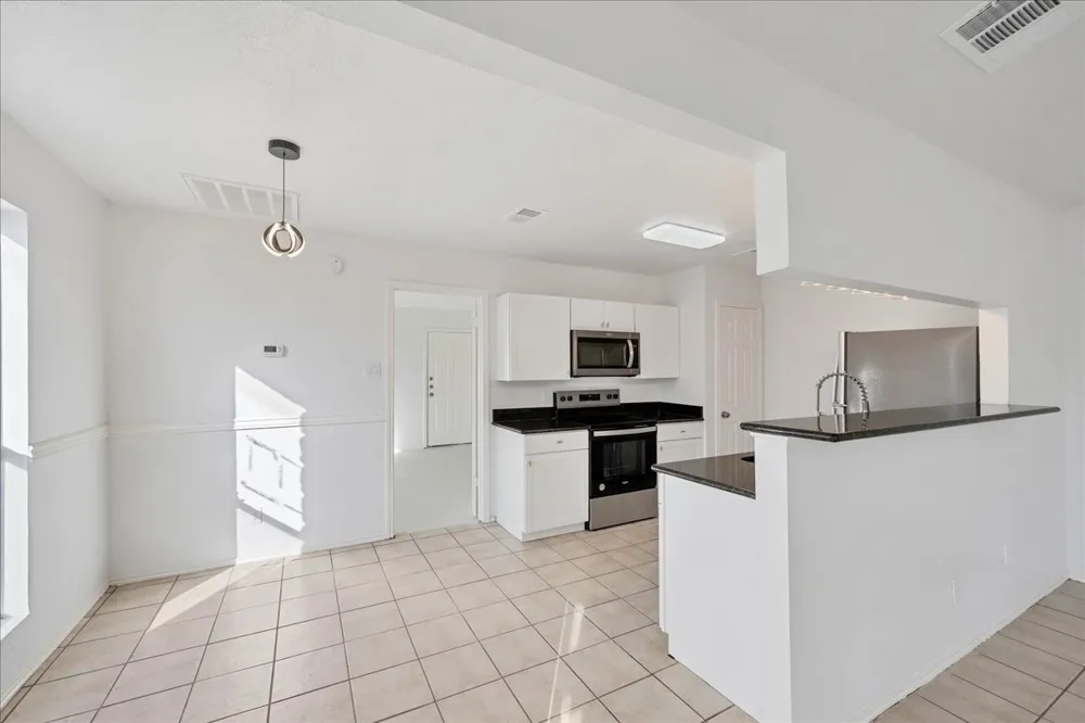 421 Fantail Loop #B Lakeway, TX 78734