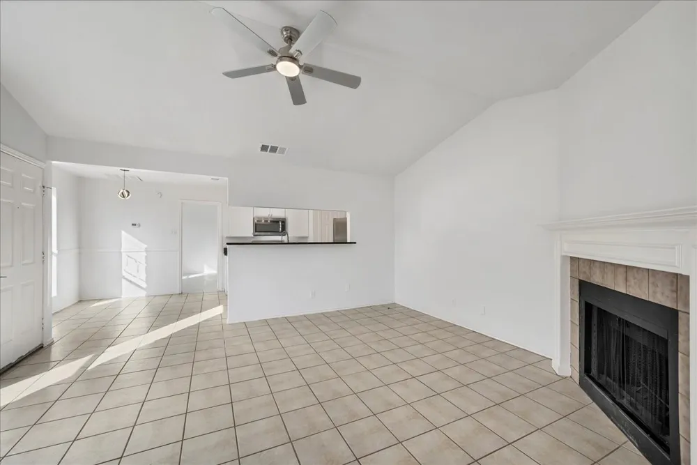 421 Fantail Loop #B Lakeway, TX 78734