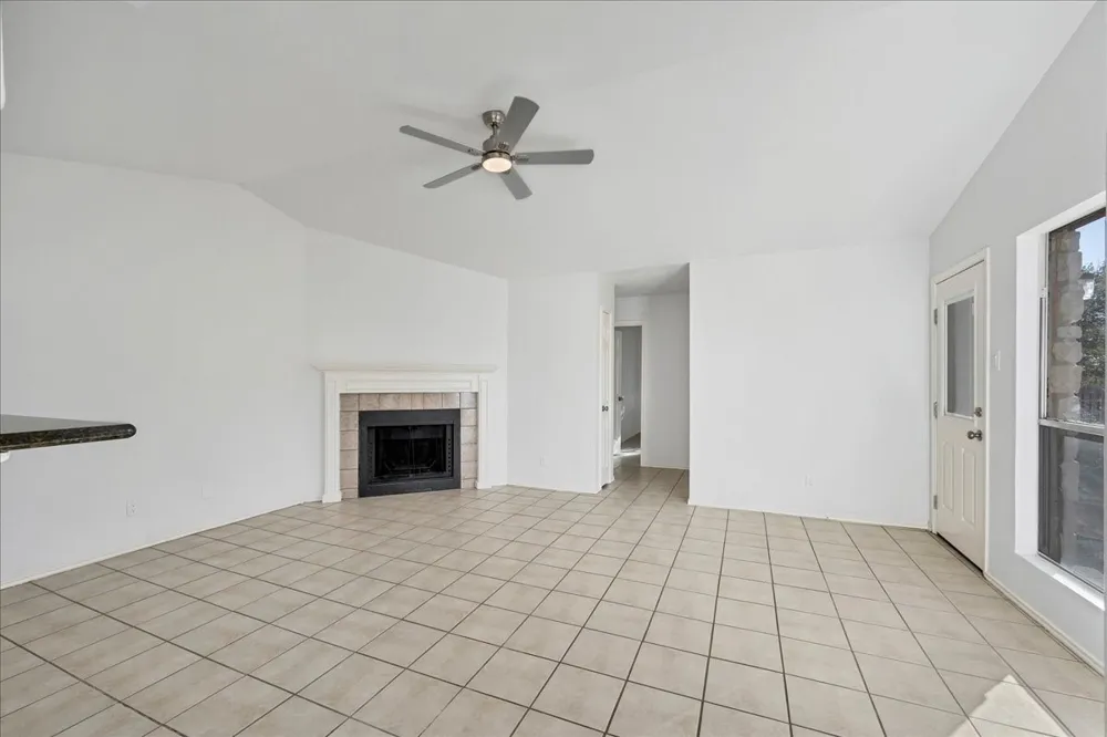 421 Fantail Loop #B Lakeway, TX 78734