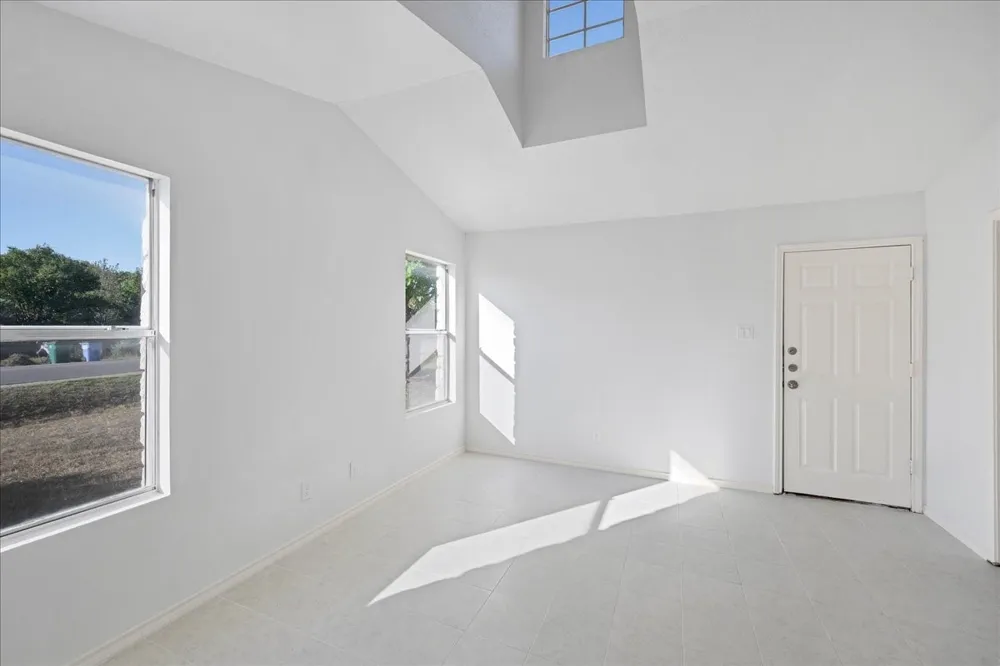 421 Fantail Loop #B Lakeway, TX 78734
