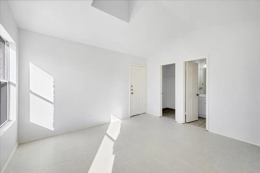 421 Fantail Loop #B Lakeway, TX 78734