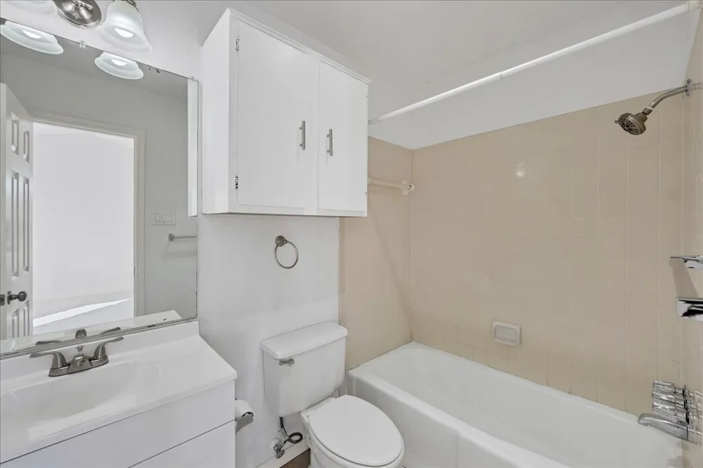 421 Fantail Loop #B Lakeway, TX 78734