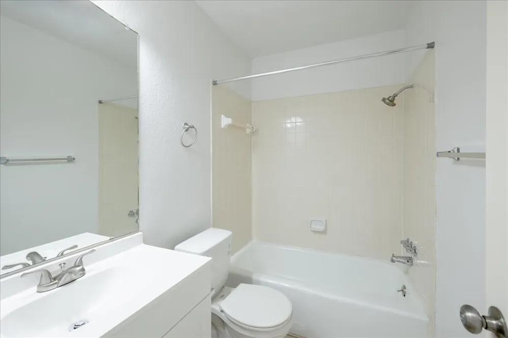 421 Fantail Loop #B Lakeway, TX 78734