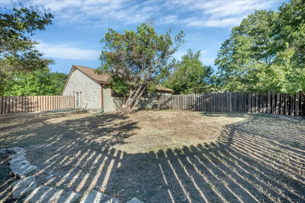 421 Fantail Loop #B Lakeway, TX 78734