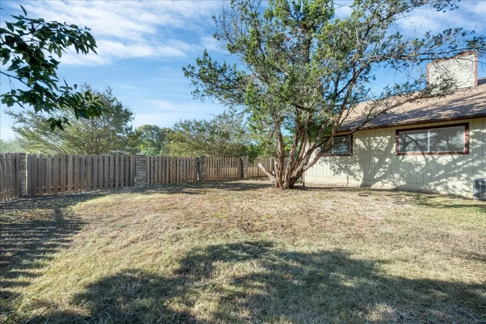 421 Fantail Loop #B Lakeway, TX 78734