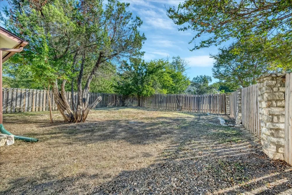 421 Fantail Loop #B Lakeway, TX 78734