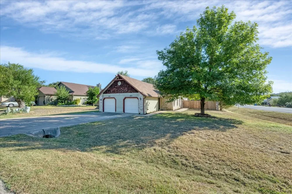 421 Fantail Loop #B Lakeway, TX 78734