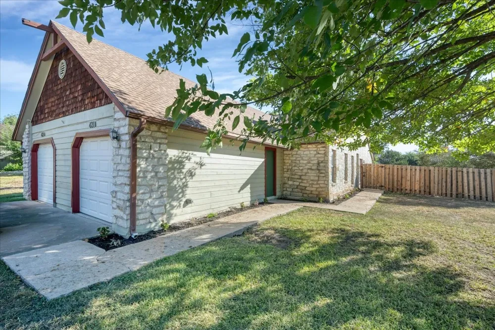421 Fantail Loop #B Lakeway, TX 78734