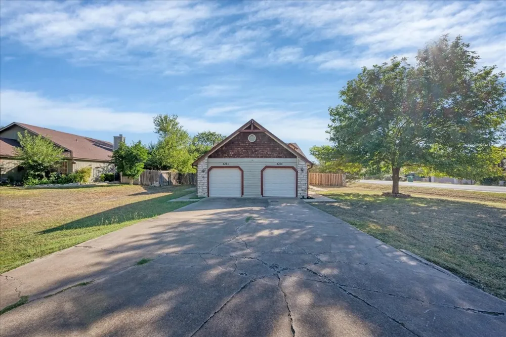 421 Fantail Loop #B Lakeway, TX 78734