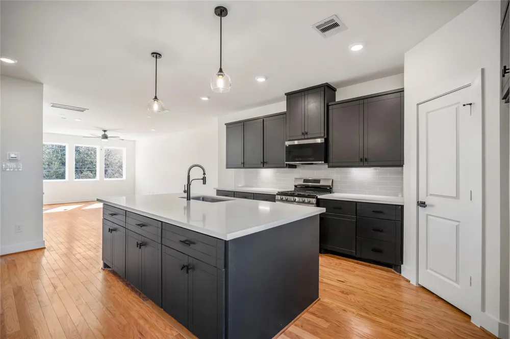6320 Del Rio Street Houston, TX 77021