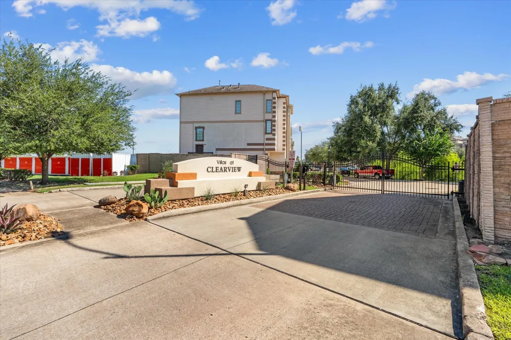 3318 Clearview Villa Way Houston, TX 77025