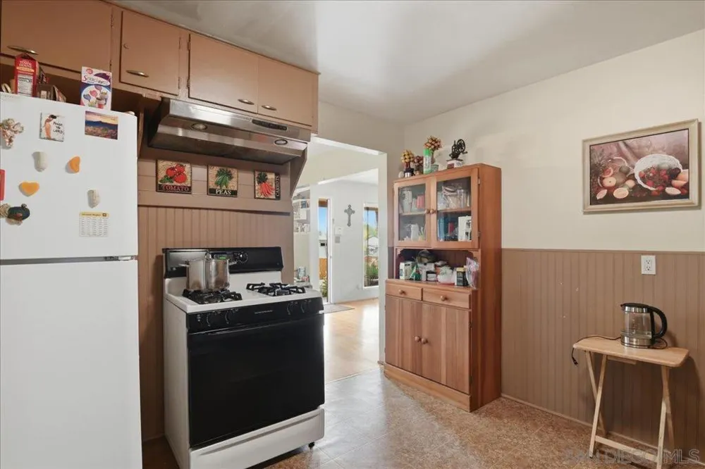 986 9th St Imperial Beach, CA 91932