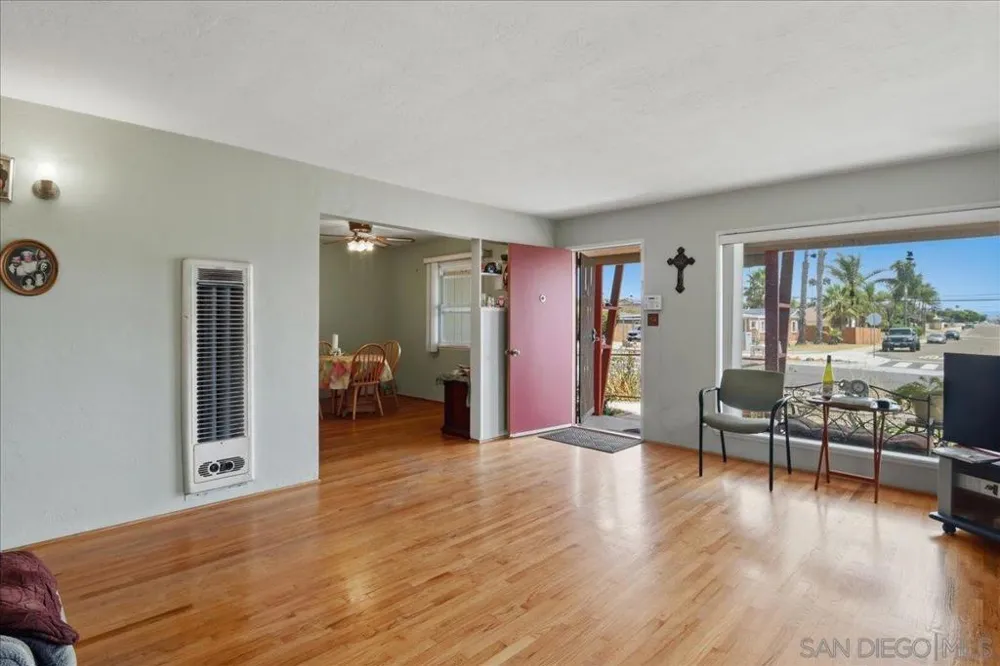 986 9th St Imperial Beach, CA 91932