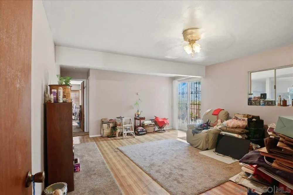 986 9th St Imperial Beach, CA 91932