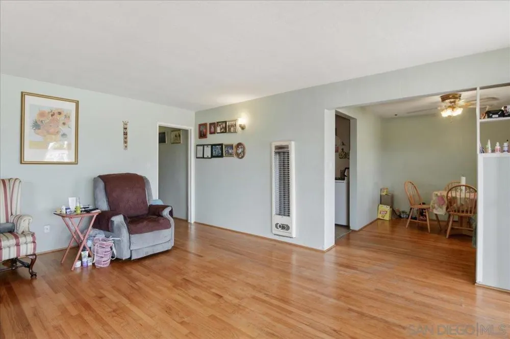 986 9th St Imperial Beach, CA 91932