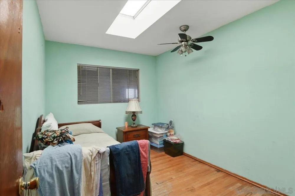 986 9th St Imperial Beach, CA 91932