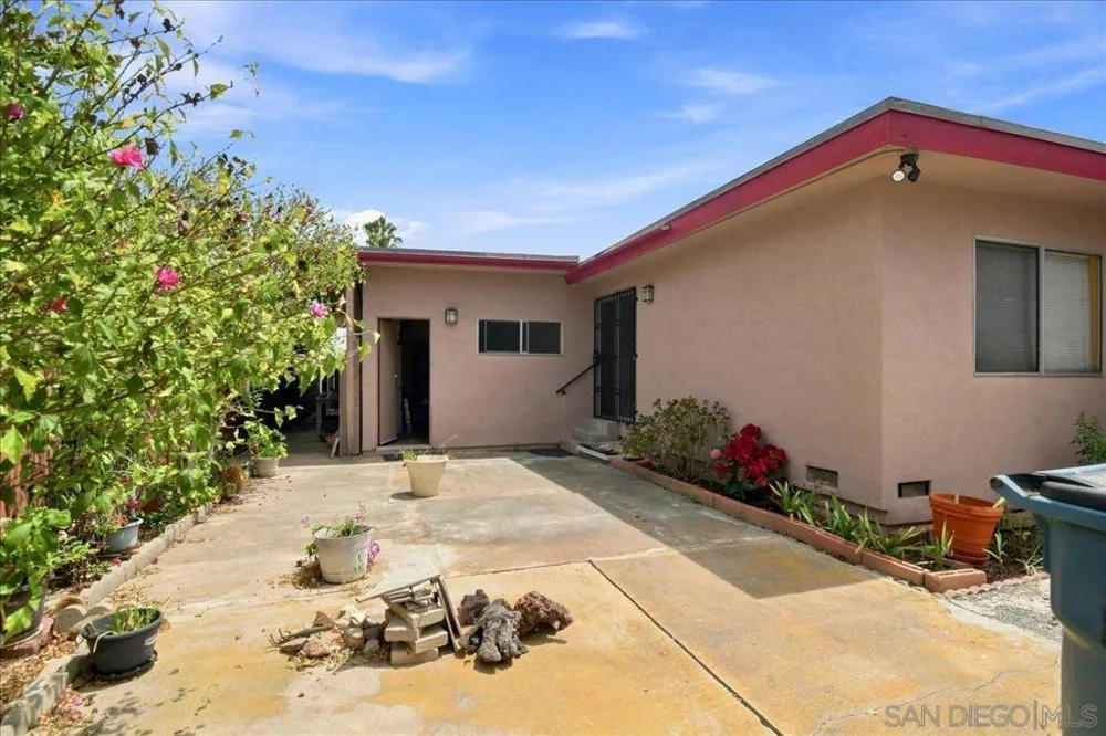 986 9th St Imperial Beach, CA 91932