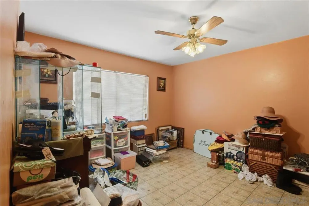 986 9th St Imperial Beach, CA 91932