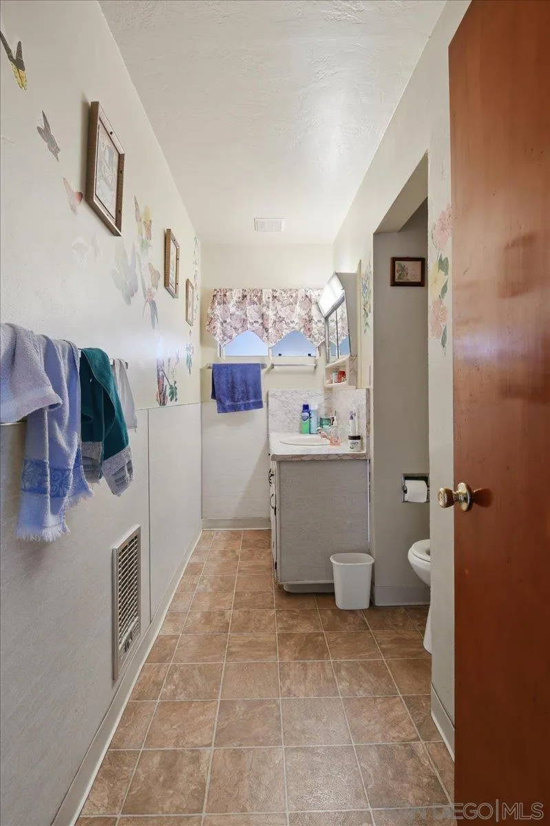 986 9th St Imperial Beach, CA 91932