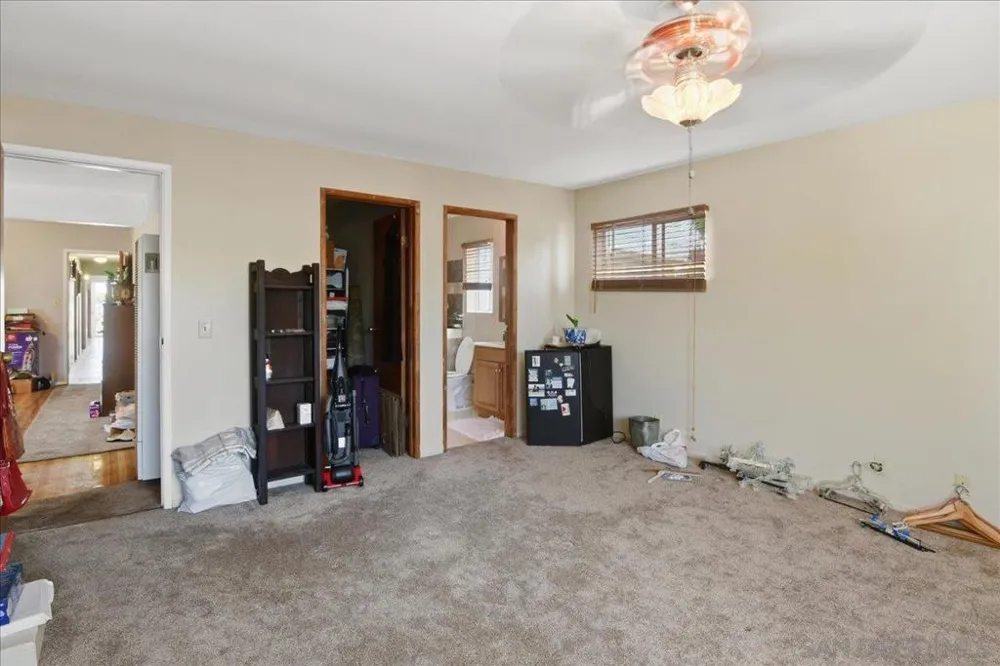 986 9th St Imperial Beach, CA 91932