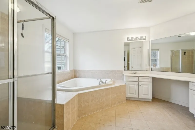 15 Shadow Hill Way Washington, NJ 07840