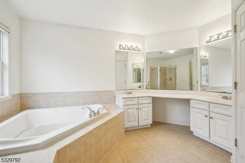 15 Shadow Hill Way Washington, NJ 07840