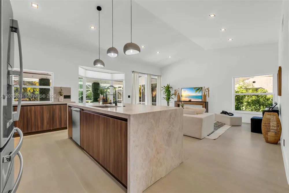 11834 Island Lakes Ln Boca Raton, FL 33498