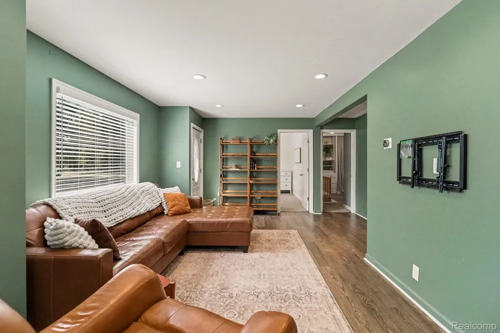 249 S Coats Road Oxford Charter Township, MI 48371