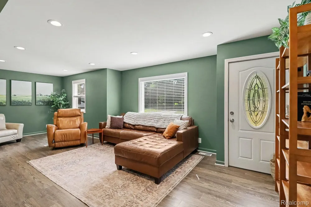 249 S Coats Road Oxford Charter Township, MI 48371