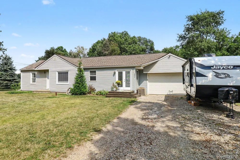 249 S Coats Road Oxford Charter Township, MI 48371
