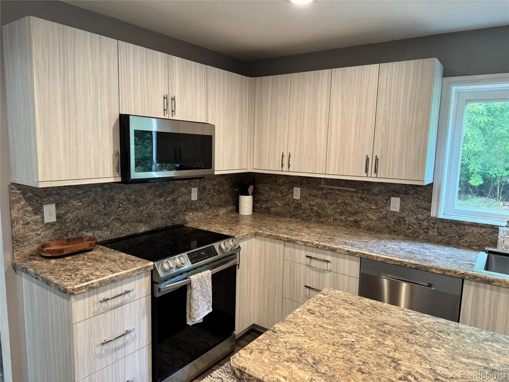 1712 Peppermill Road Lapeer Township, MI 48446