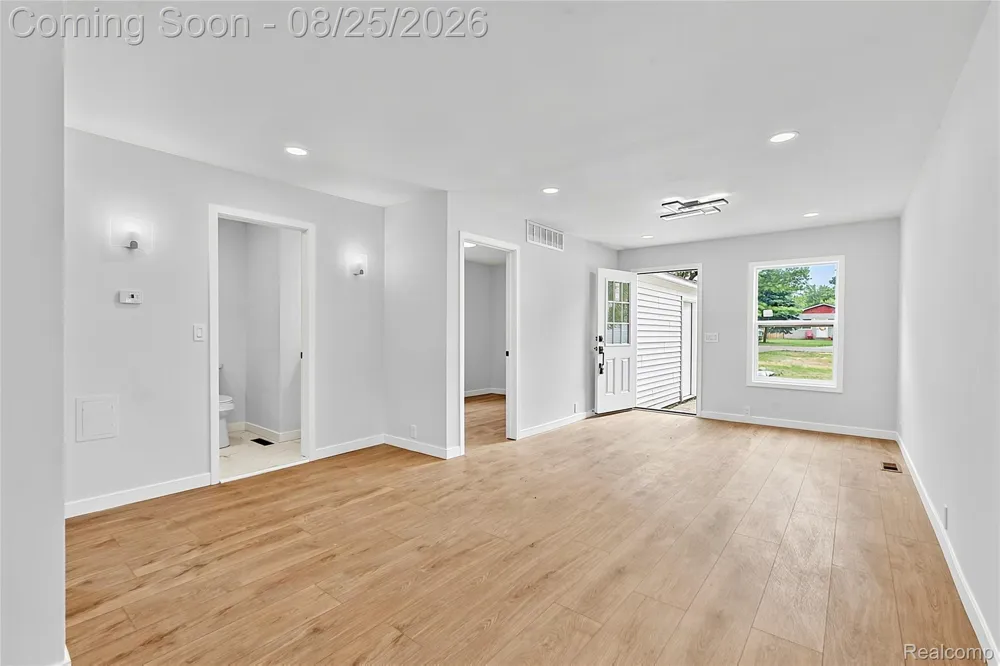 2840 Oldsmobile Avenue Waterford Charter Township, MI 48328
