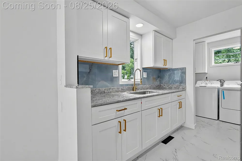 2840 Oldsmobile Avenue Waterford Charter Township, MI 48328