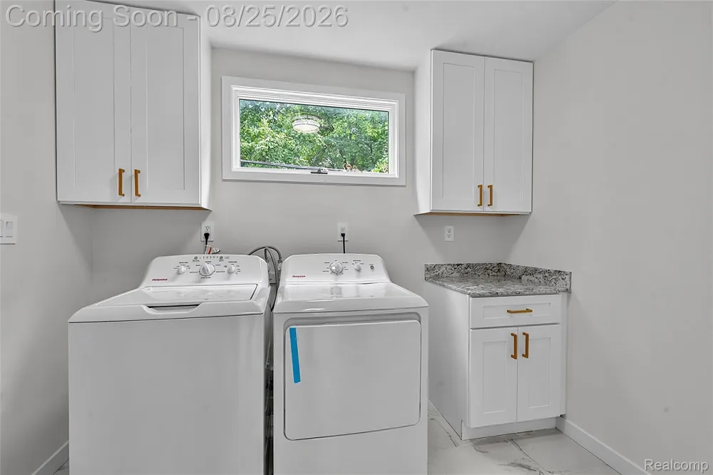 2840 Oldsmobile Avenue Waterford Charter Township, MI 48328