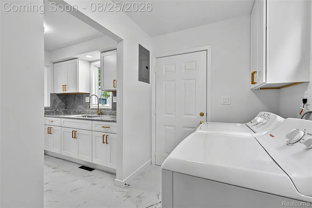 2840 Oldsmobile Avenue Waterford Charter Township, MI 48328