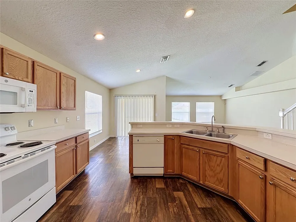 3066 EAGLE CROSSING DR Kissimmee, FL 34746