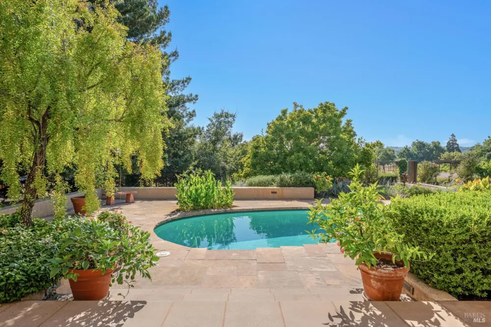 4163 E 3rd Avenue Napa, CA 94558