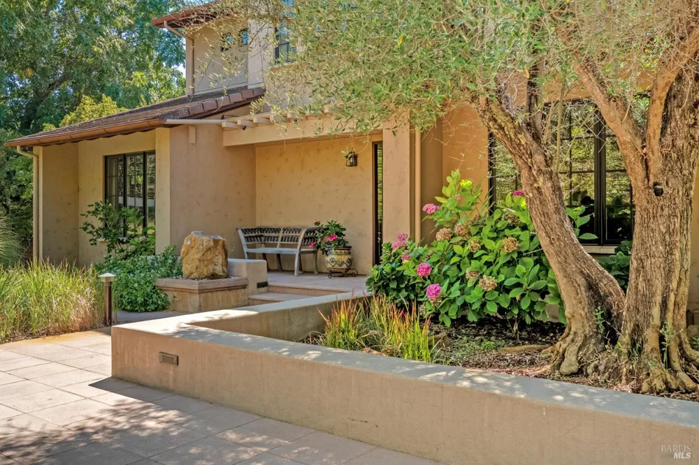4163 E 3rd Avenue Napa, CA 94558