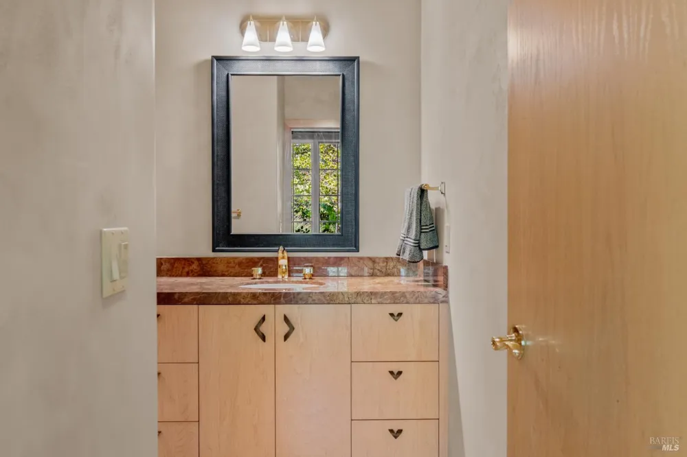 4163 E 3rd Avenue Napa, CA 94558