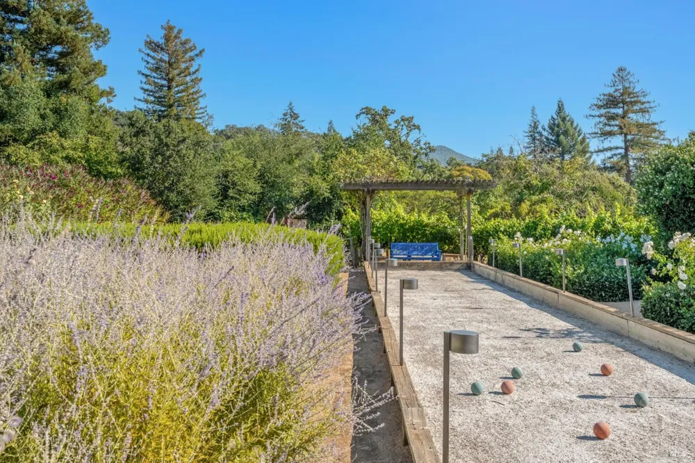 4163 E 3rd Avenue Napa, CA 94558