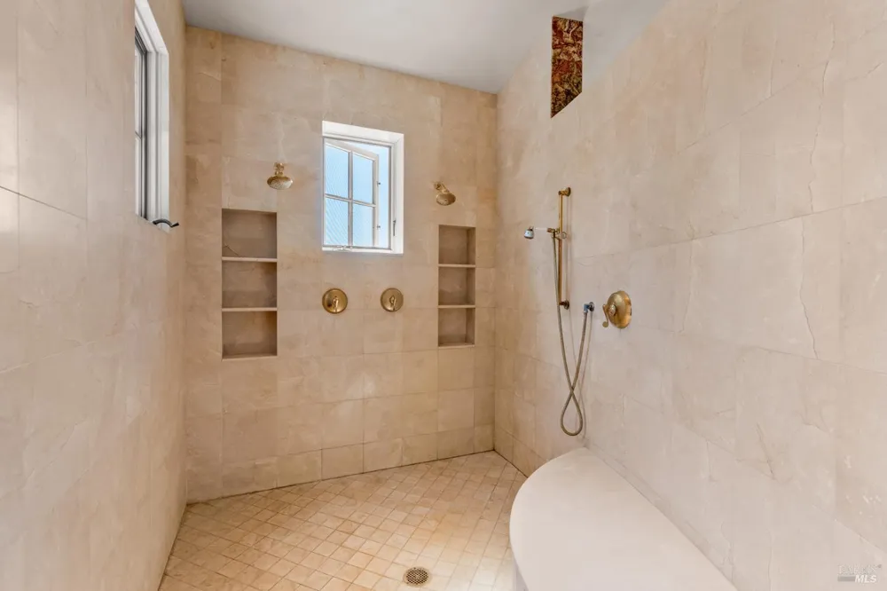 4163 E 3rd Avenue Napa, CA 94558