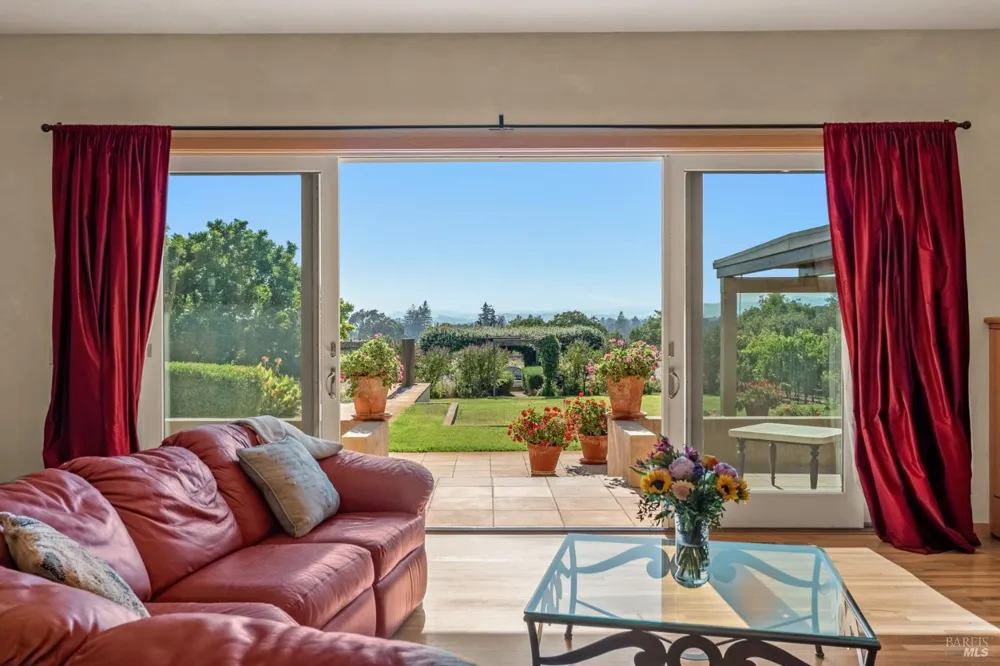 4163 E 3rd Avenue Napa, CA 94558
