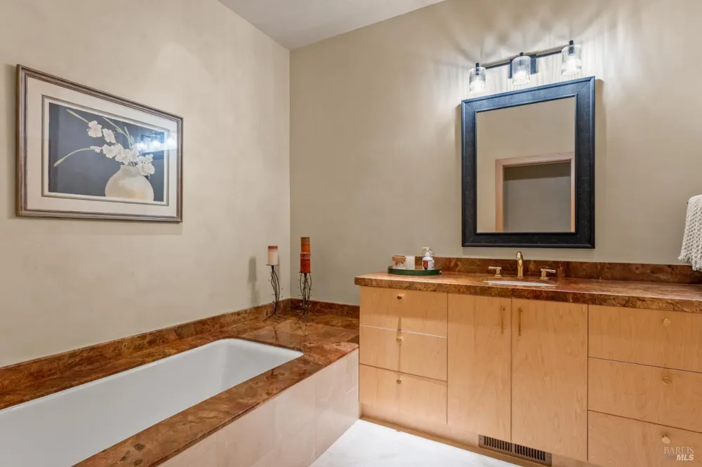 4163 E 3rd Avenue Napa, CA 94558
