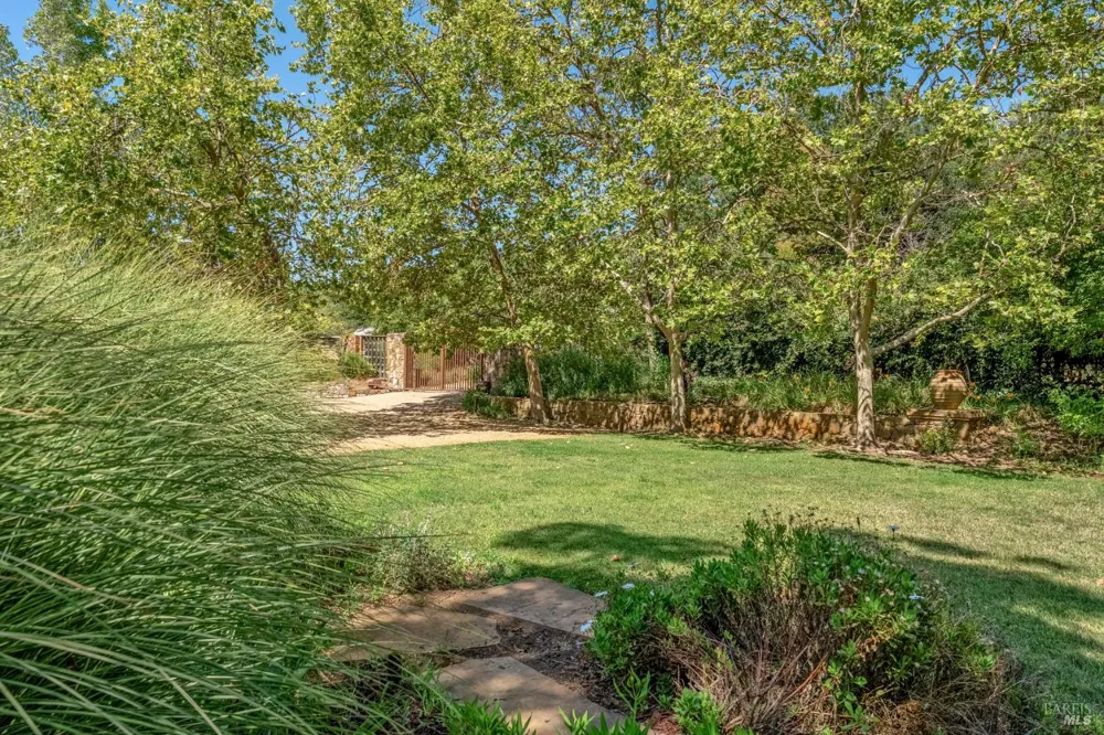 4163 E 3rd Avenue Napa, CA 94558