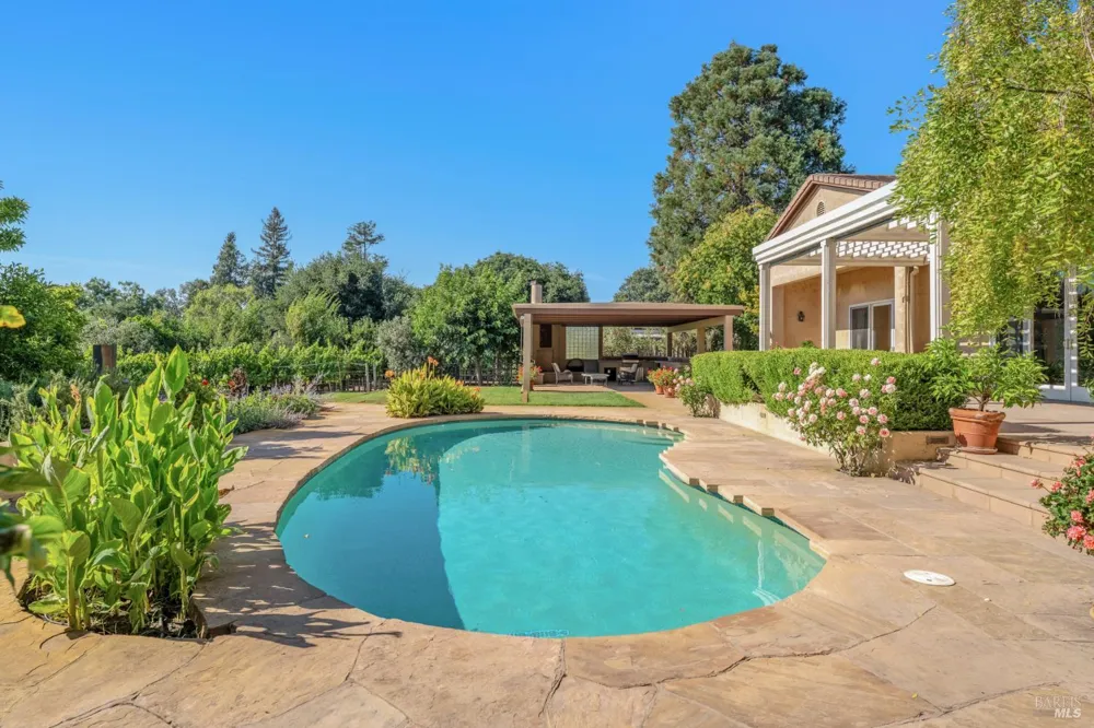4163 E 3rd Avenue Napa, CA 94558