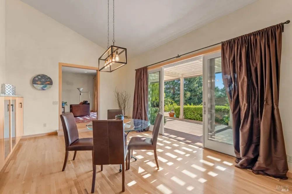4163 E 3rd Avenue Napa, CA 94558