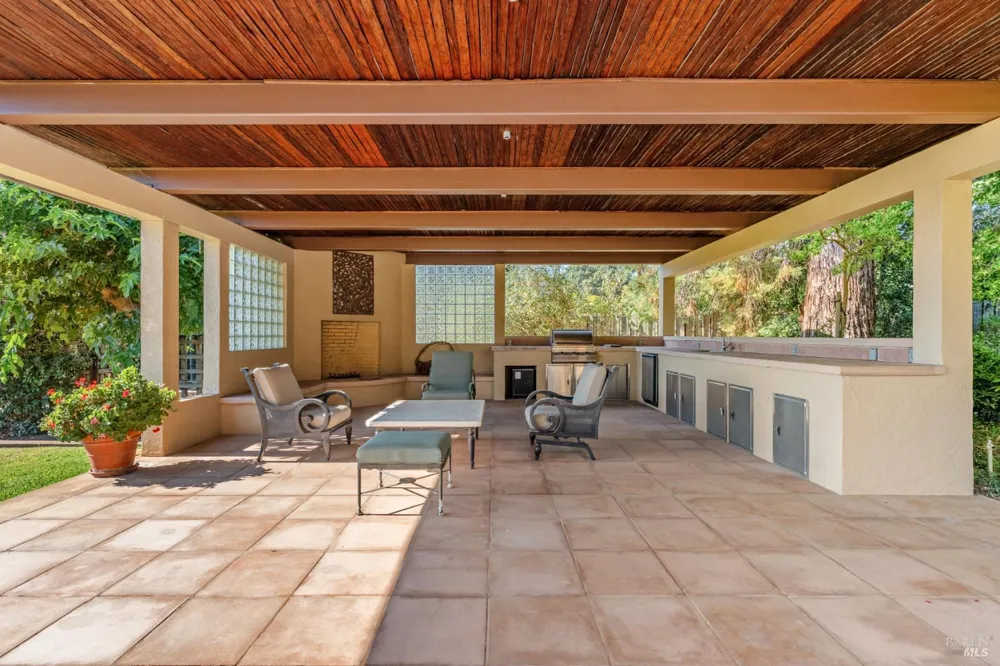 4163 E 3rd Avenue Napa, CA 94558