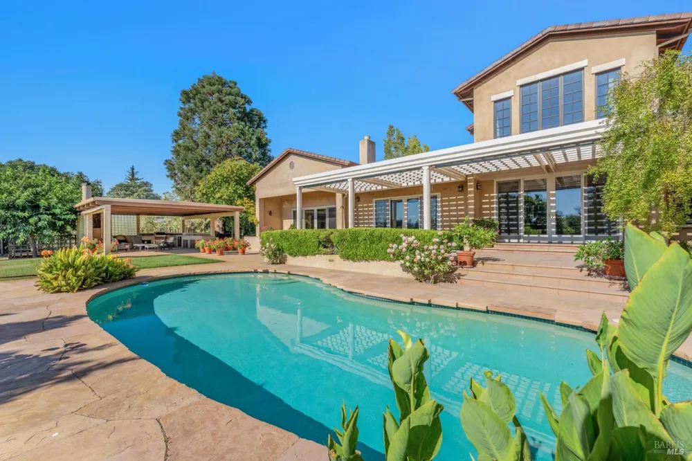 4163 E 3rd Avenue Napa, CA 94558