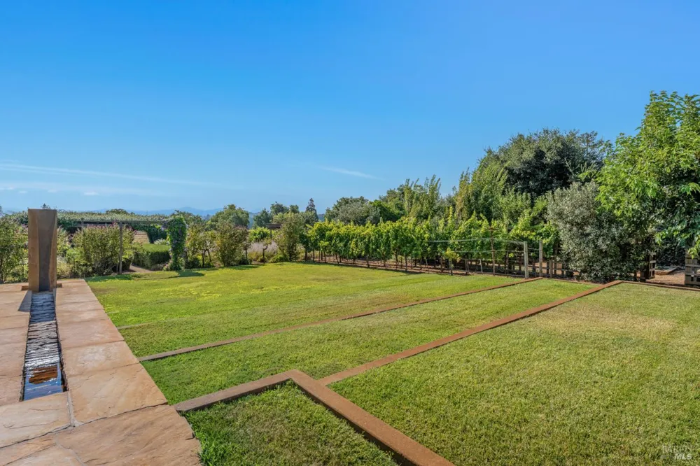 4163 E 3rd Avenue Napa, CA 94558