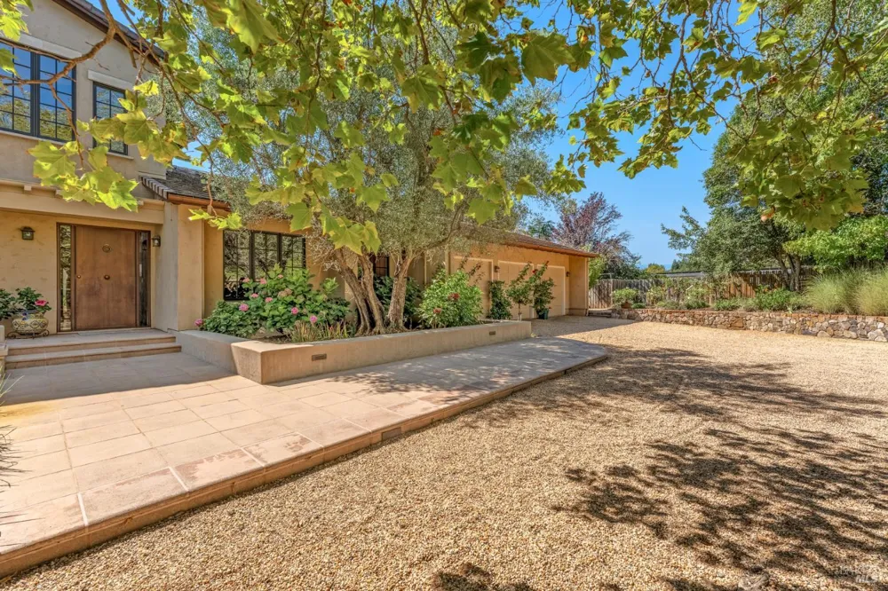 4163 E 3rd Avenue Napa, CA 94558